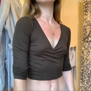 cropped V neck quarter sleeve soft top (green)